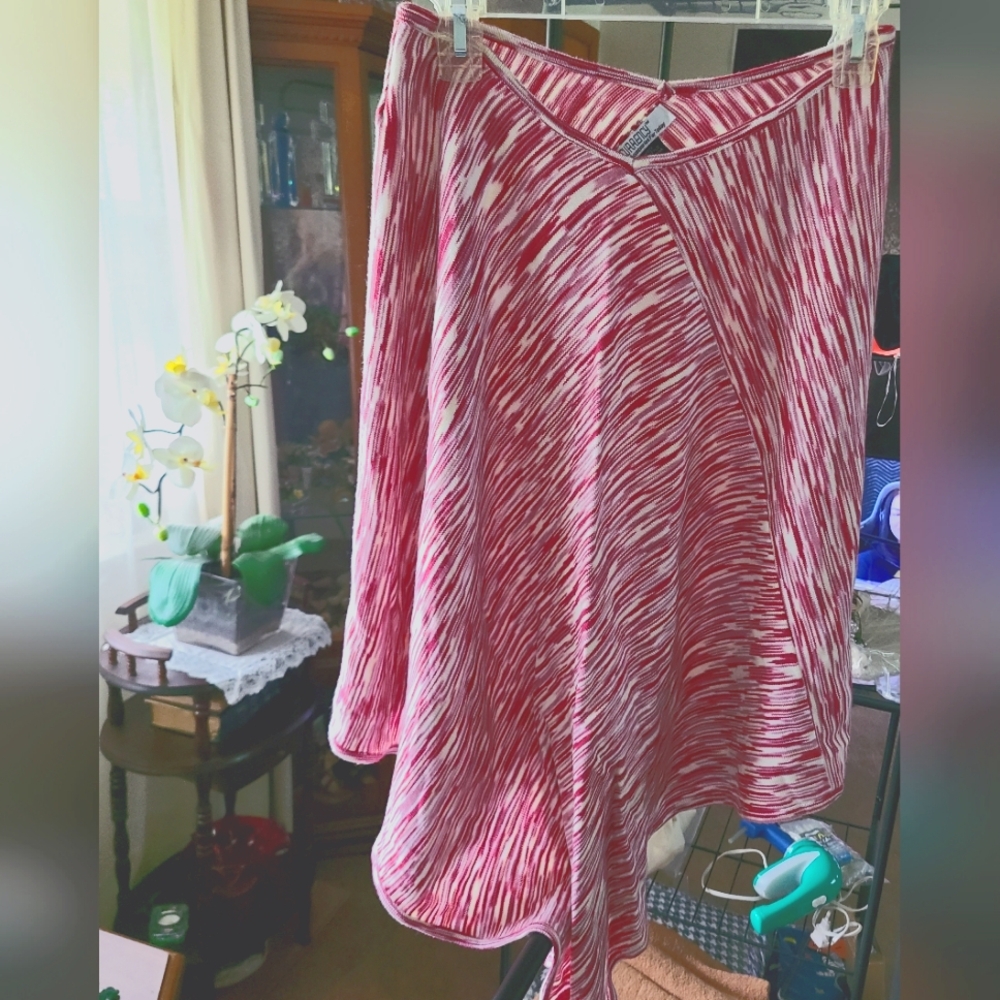 NEW Elegant Red (Raspberry) & White Women's One Size Lightweight Poncho.